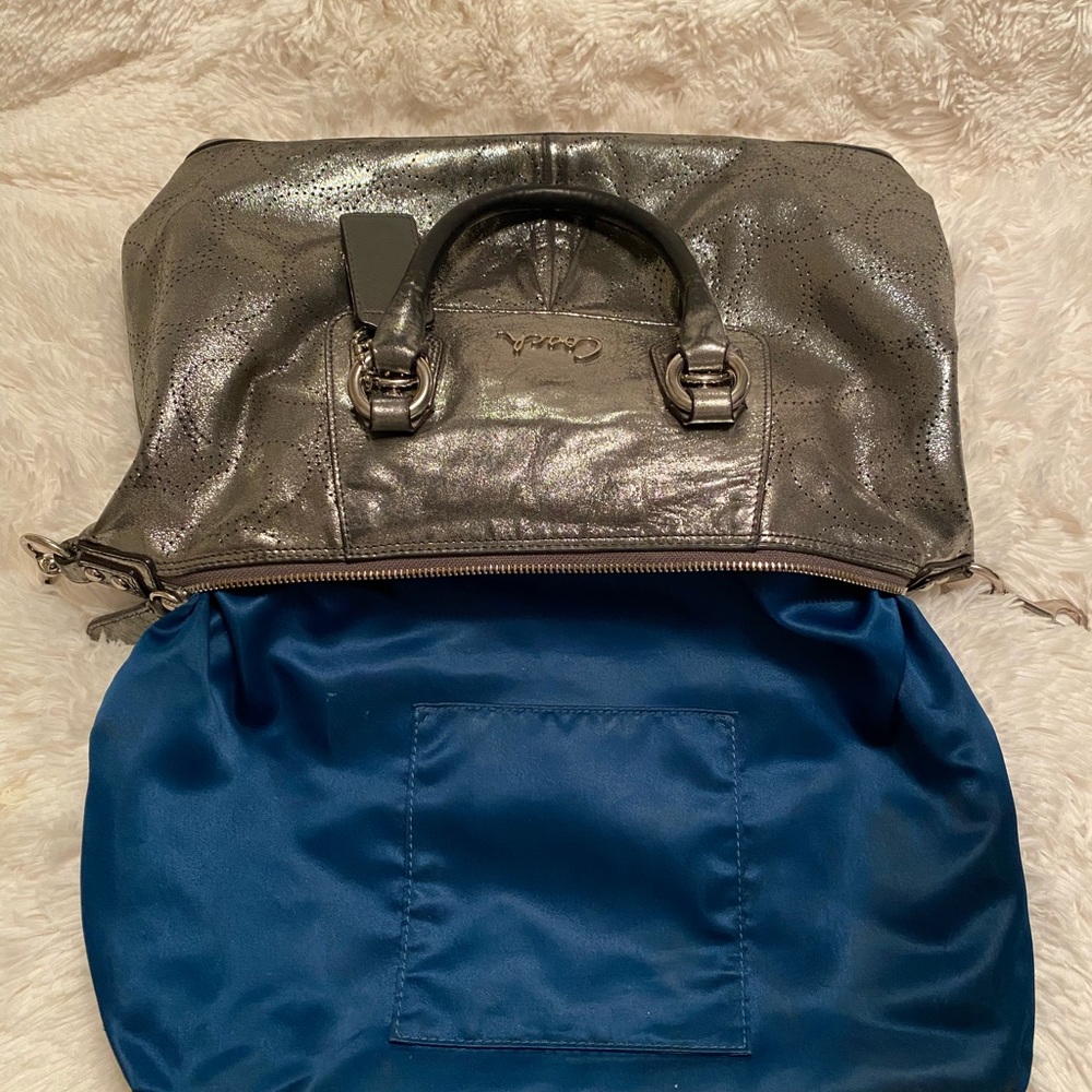 SILVER METALLIC COACH PURSE used - Picture 4 of 6